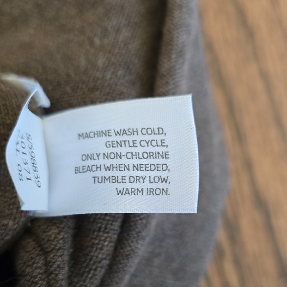 Old Navy Men's Argyle V-Neck Sweater - Men's Size S - Picture 5 of 5